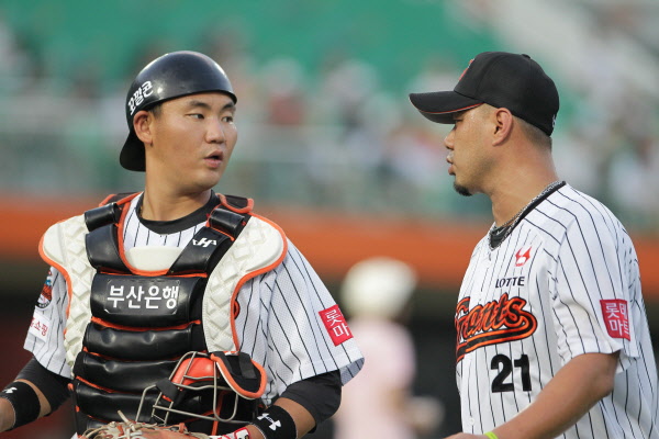 장성우, 송승준 선수